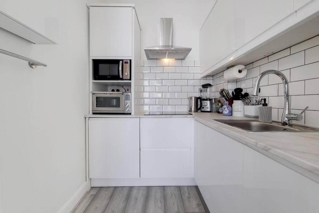 Апартаменти Immaculately Presented 1 Bed Лондон Екстер'єр фото